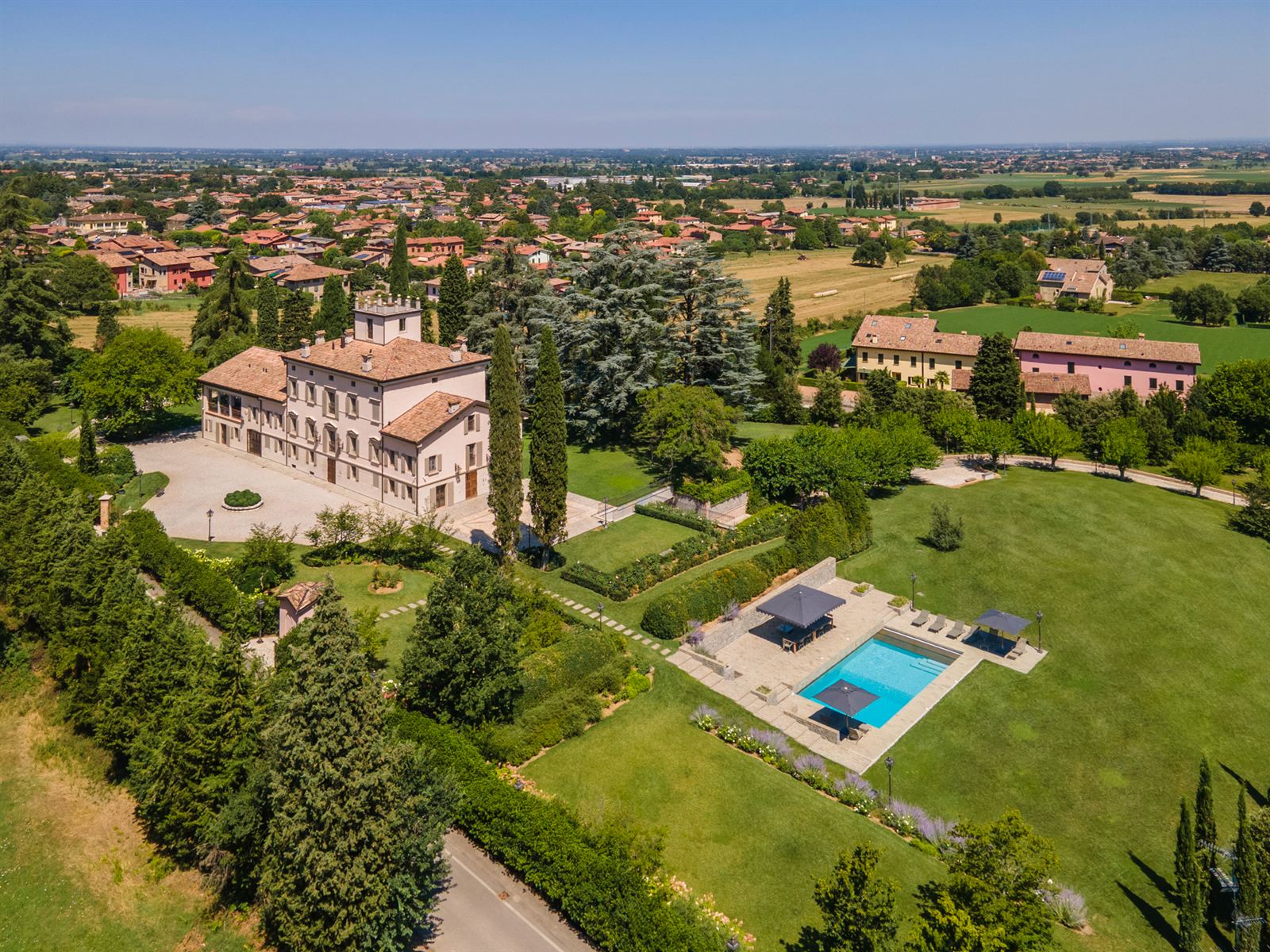 Villa di lusso in vendita a Quattro Castella (Reggio Emilia) con piscina e parco — Il parco e la piscina — 4