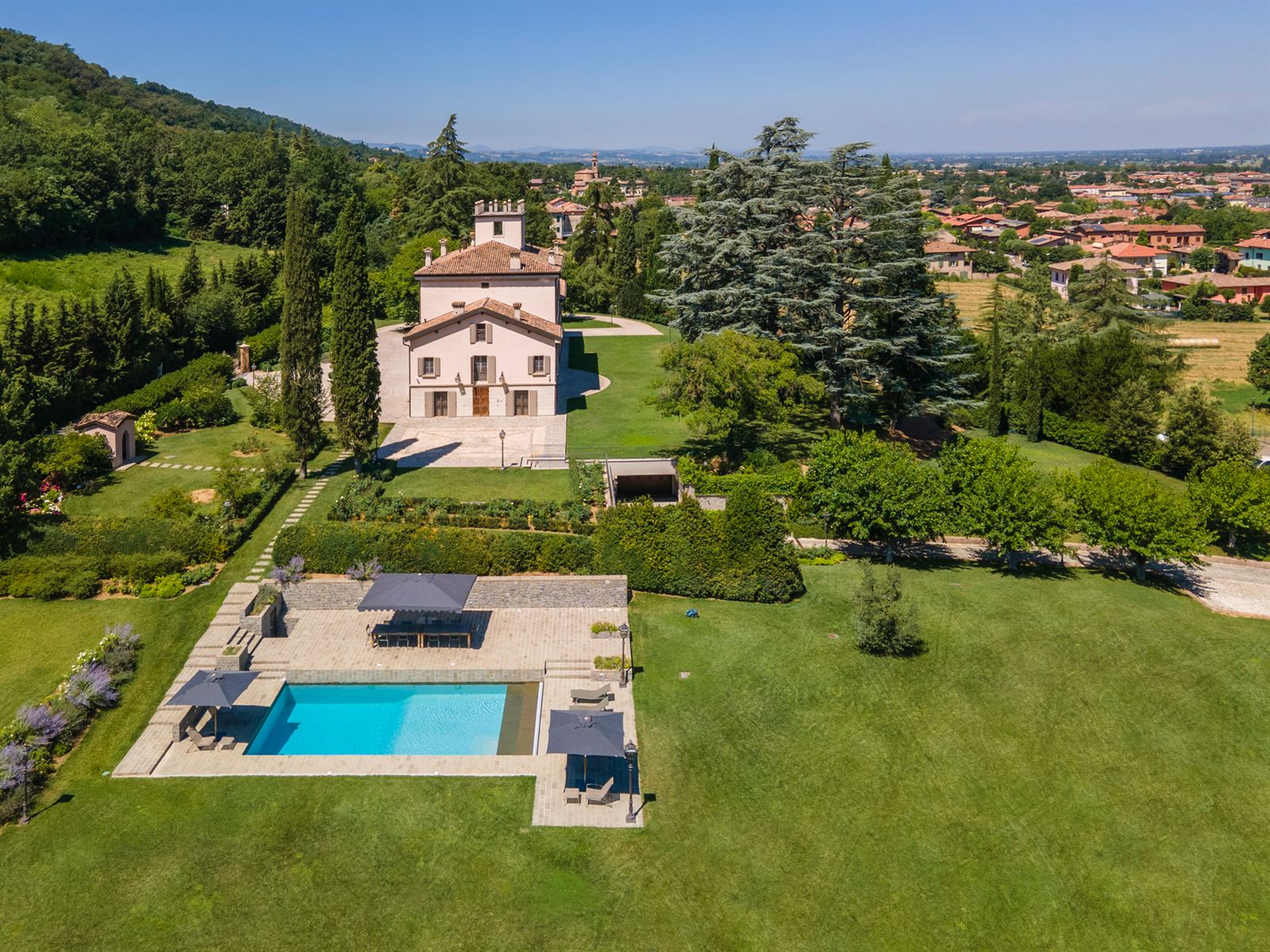 Villa di lusso in vendita a Quattro Castella (Reggio Emilia) con piscina e parco — Il parco e la piscina — 5
