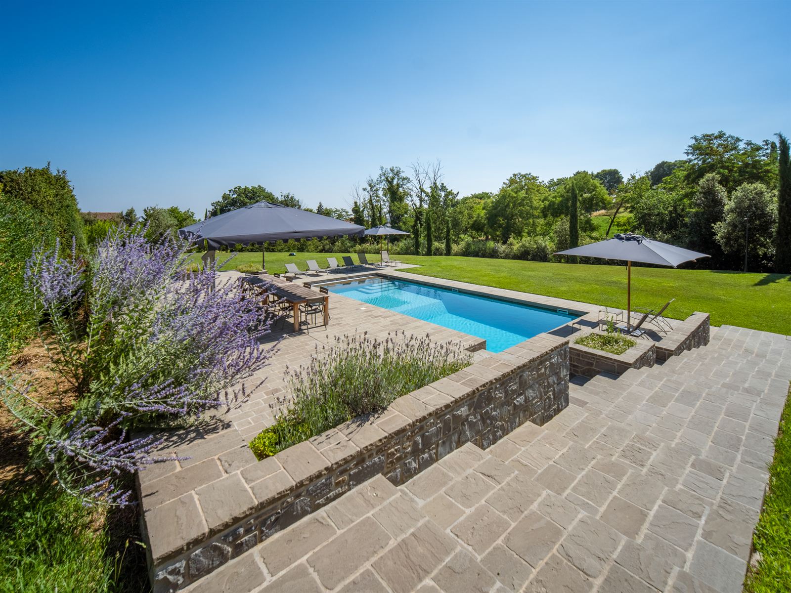 Villa di lusso in vendita a Quattro Castella (Reggio Emilia) con piscina e parco — Il parco e la piscina — 10