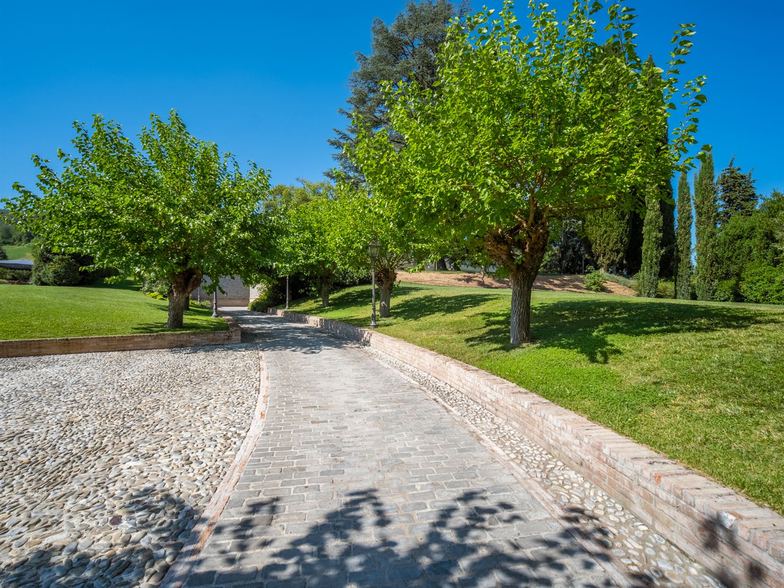 Villa di lusso in vendita a Quattro Castella (Reggio Emilia) con piscina e parco — Il parco e la piscina — 17